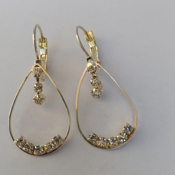 2/$10 or 4/$15 Teardrop Shaped Earrings Silver Stone Trim - Picture 2 of 4
